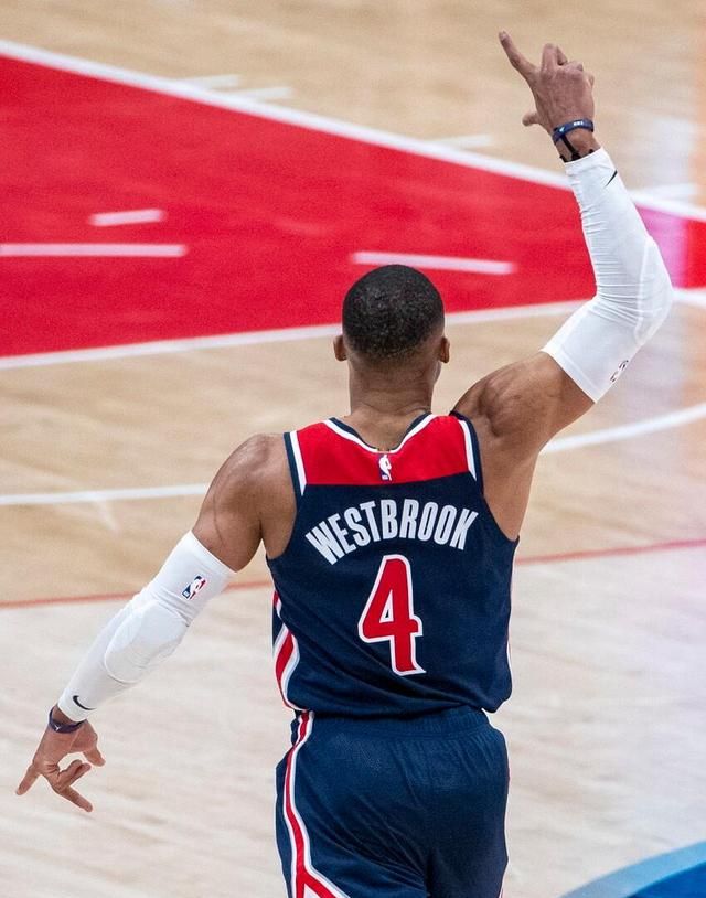 威少再度砍下超大号三双,只是奇才的胜利似乎来得太迟了