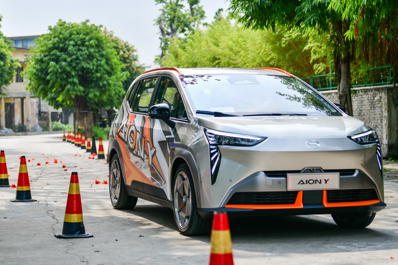 59万起预售还搭弹匣电池!广汽埃安aion y贵吗?-新浪汽车