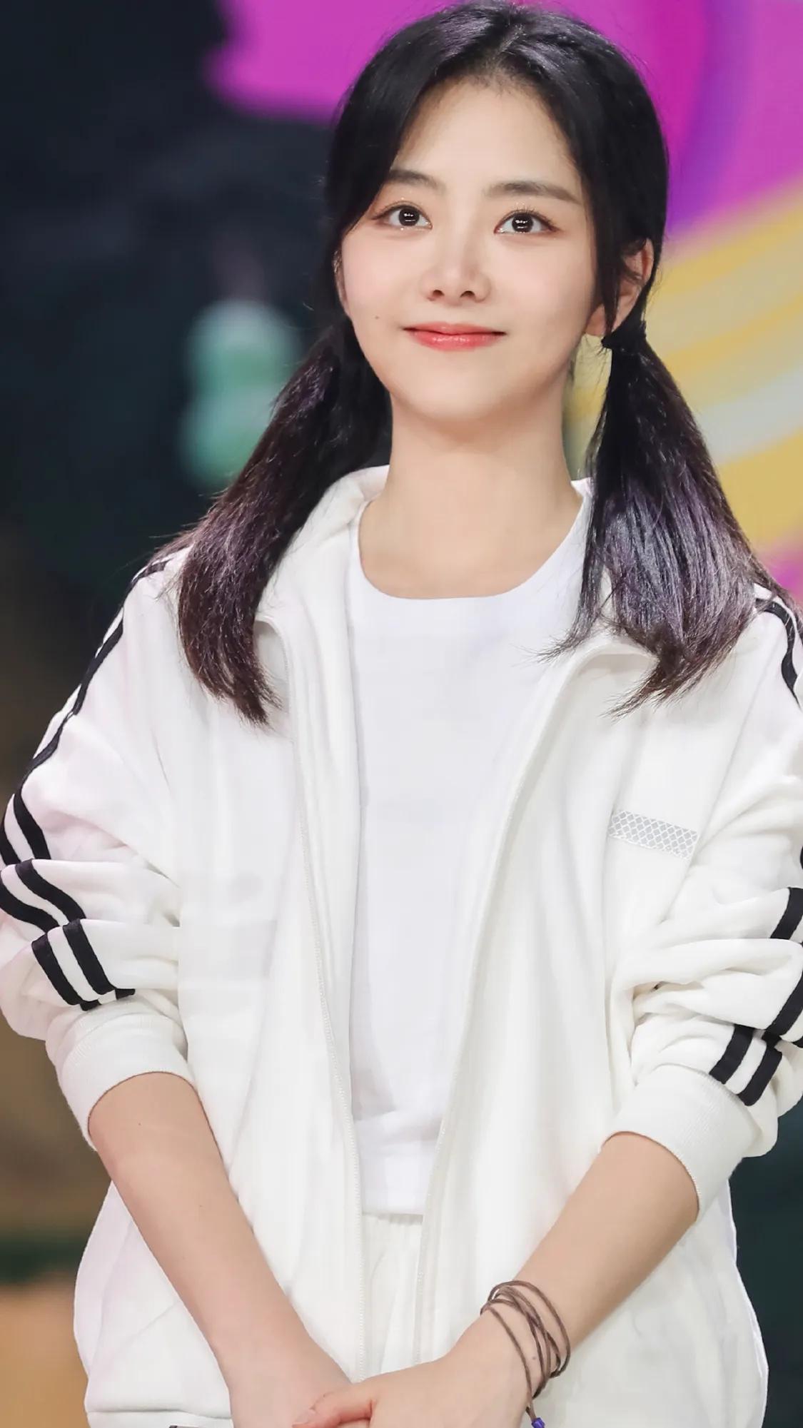 甜美可爱谭松韵用温暖的笑容打开你的心扉