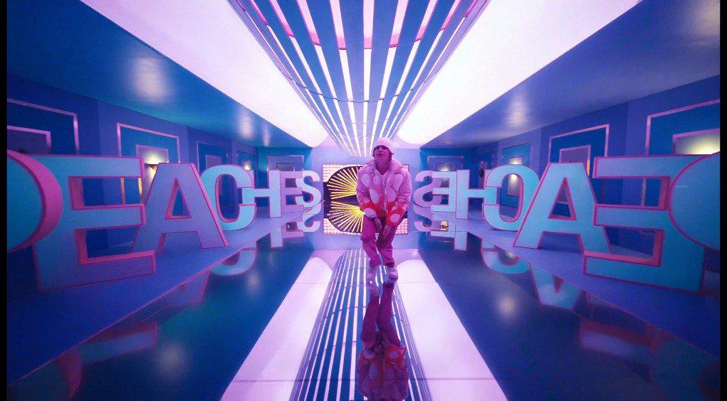 冠了!比伯justin bieber新单《peaches》空降公告牌单曲榜冠军!