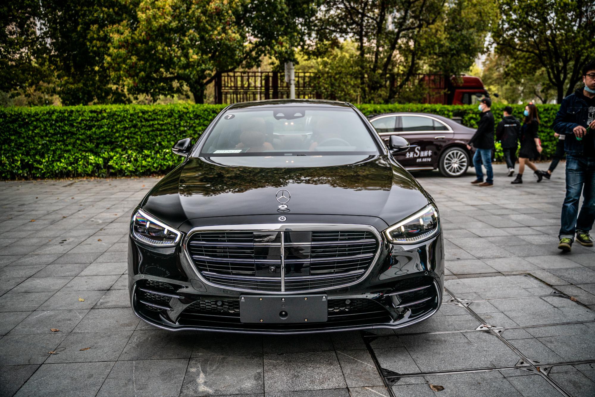 弹车试驾全新奔驰s级是奔驰的也是汽车界的门面担当
