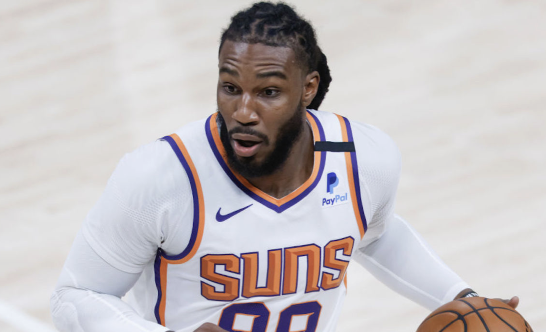 赛后,太阳球员杰-克劳德接受媒体采访,谈到了球队在关键时刻的表现.