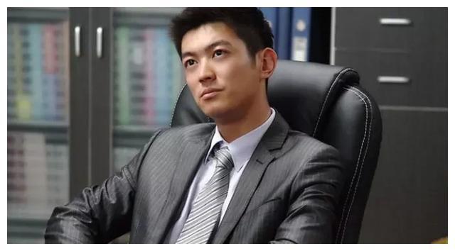 直到他参演的《红海行动》,《中国机长》,《烈火行动》等电影,获得