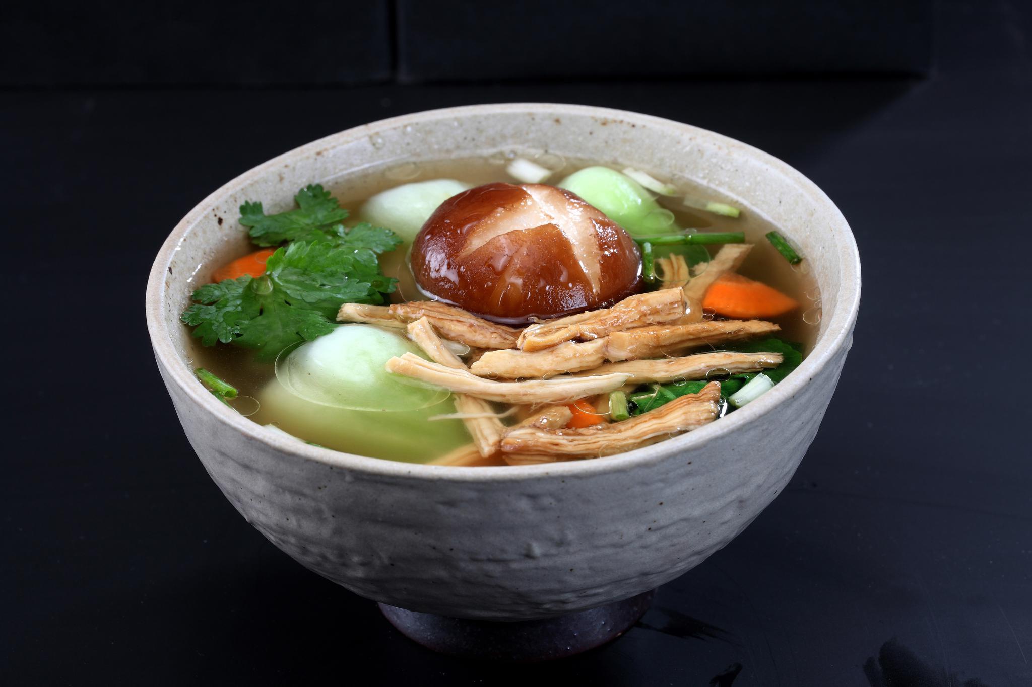 教你营养美味的香菇蔬菜汤,鲜香可口又能解馋,怎么都吃不腻