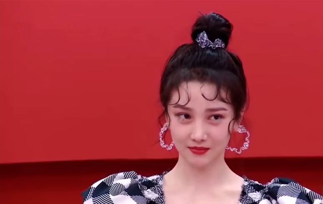 录节目得罪两位天后,怼网友代言被撤,陈小纭为何要选择黑红?休闲区蓝鸢梦想 - Www.slyday.coM 录节目得罪两位天后,怼网友代言被撤,陈小纭为何要选择黑红?休闲区蓝鸢梦想 - Www.slyday.coM