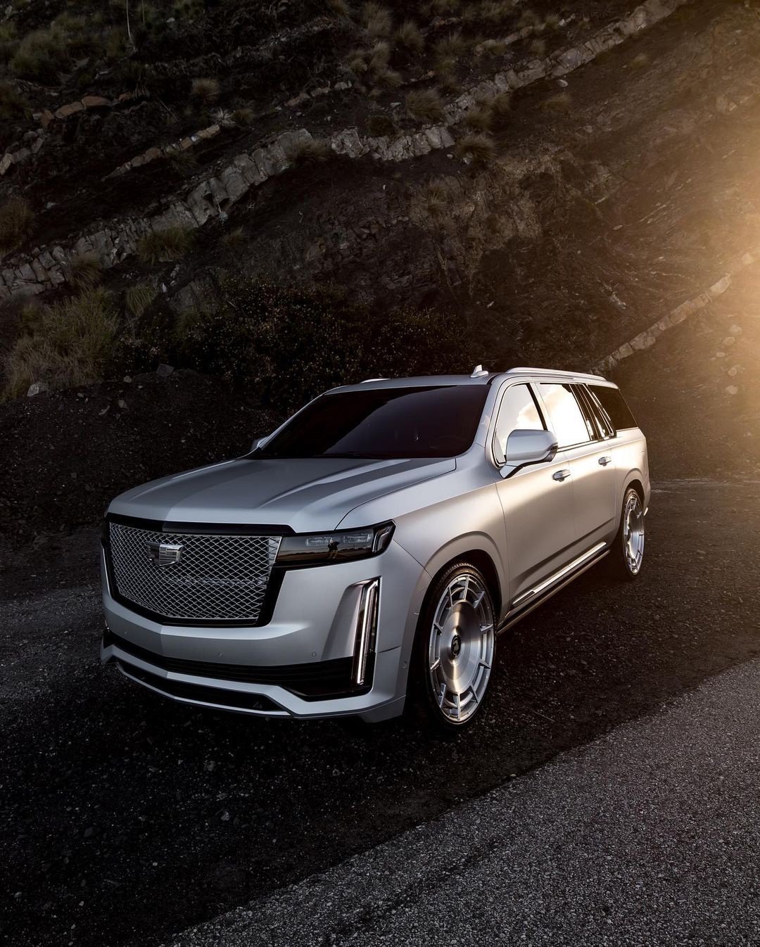 气场比库里南还强全新凯迪拉克凯雷德长轴距版实车