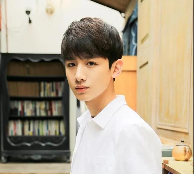 城池营垒—白敬亭来啦：愚人节发圈文案休闲区蓝鸢梦想 - Www.slyday.coM