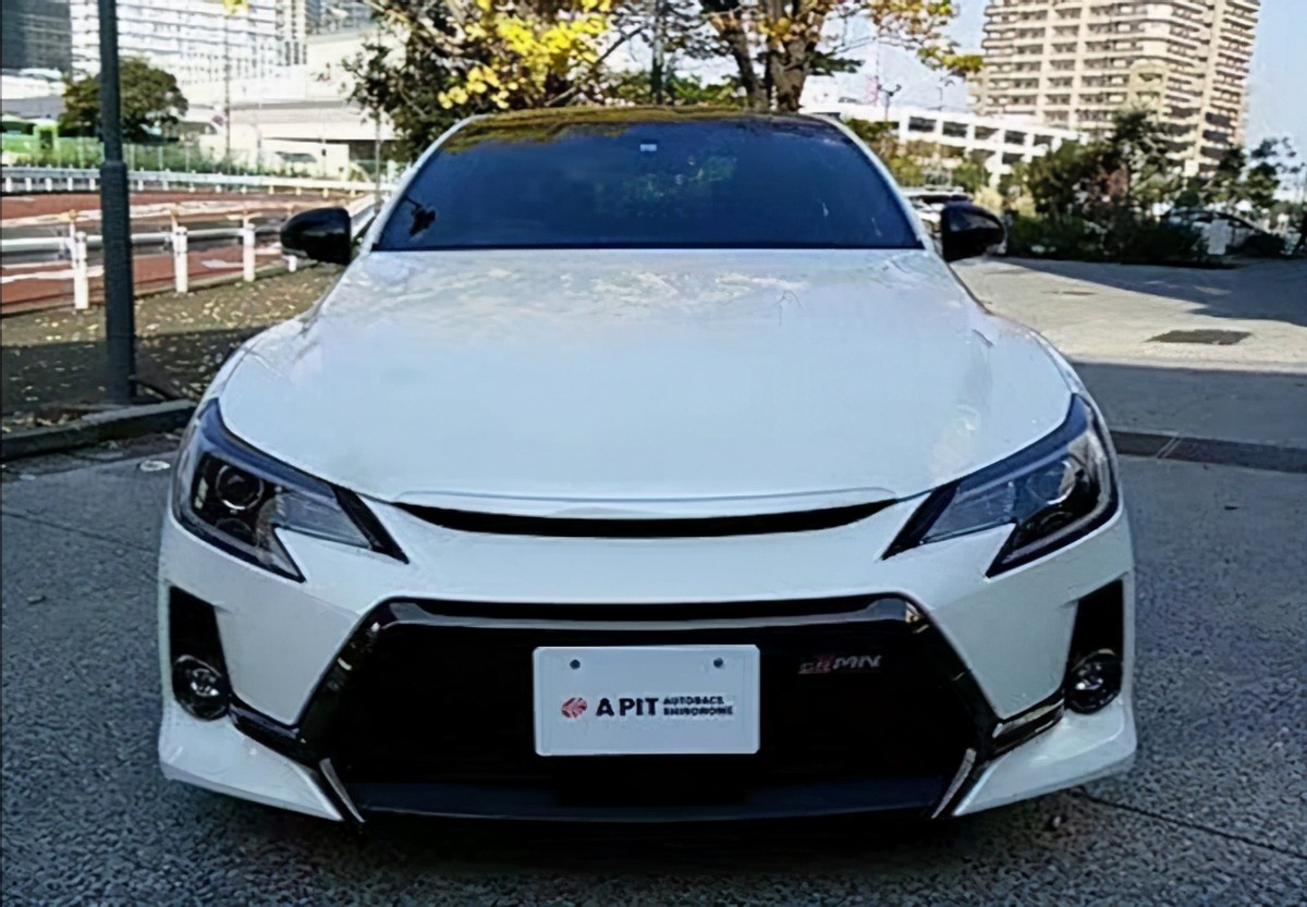 全新丰田锐志实拍搭35lv6发动机后驱比cc更帅气