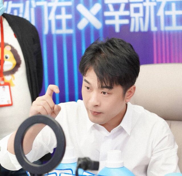 彭博商业周刊:辛有志复出后谈品控,供应链升级和2021年业务重点__财经