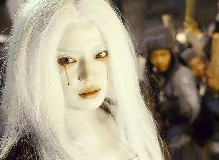 张哲瀚在《山河令》花絮里也可以看到他给周子舒设定了好多小细节让