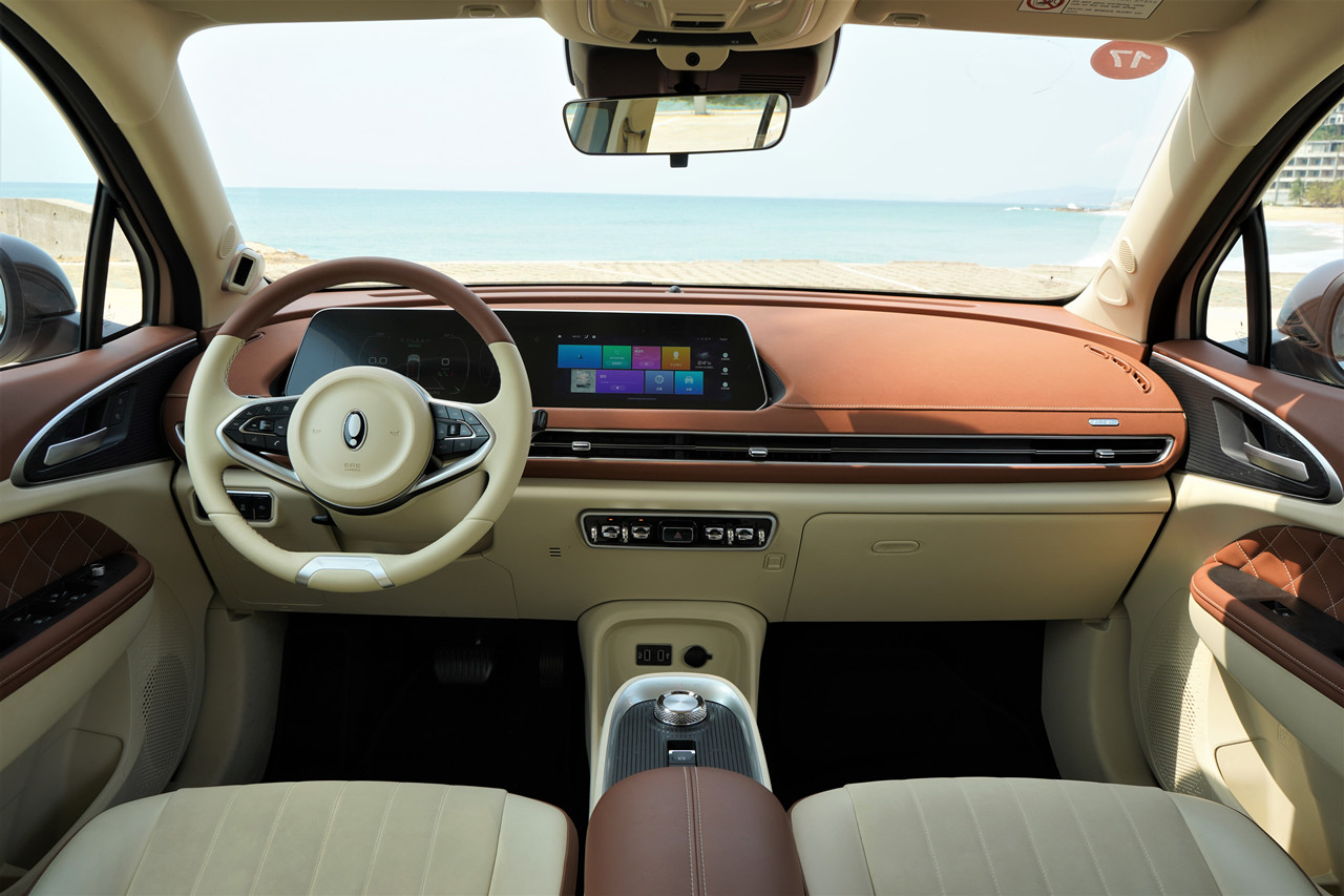 不只是好看,欧拉好猫也能get小姐姐的需求-新浪汽车