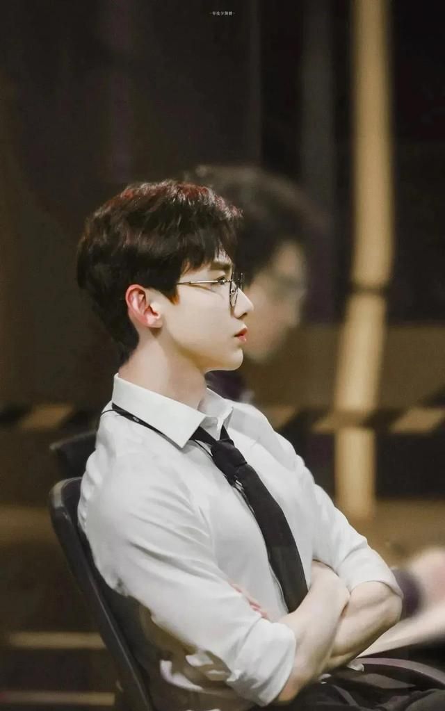 城池营垒—白敬亭来啦：愚人节发圈文案休闲区蓝鸢梦想 - Www.slyday.coM