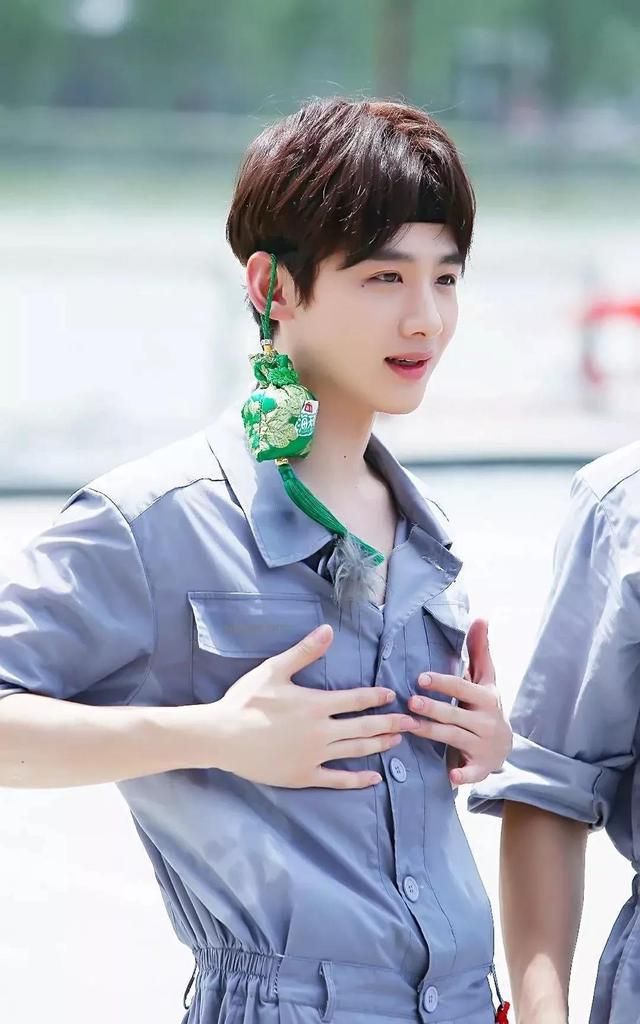 城池营垒—白敬亭来啦：愚人节发圈文案休闲区蓝鸢梦想 - Www.slyday.coM