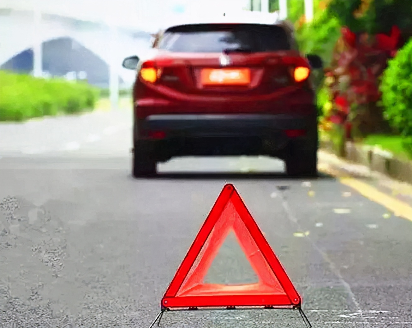 双闪灯新规已实施违者罚款200记3分车主要尽早了解