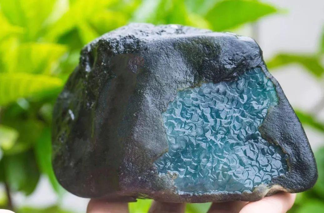 什么是翡翠原石的皮壳这种皮壳很多人都不认识