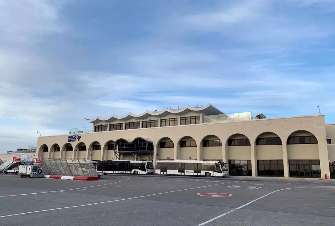 马耳他机场的小"城楼"