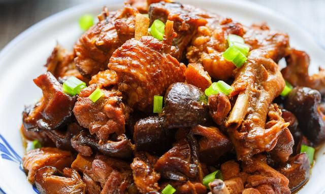 炖鸡肉最忌直接下锅炖多做这2步鸡肉鲜嫩又入味还不会腥