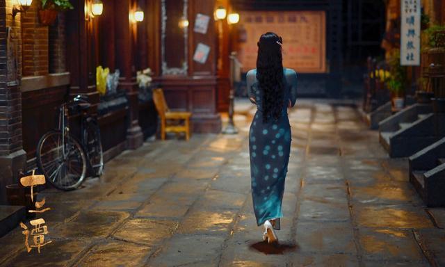 娜扎的身材有多好,看她穿旗袍就知道了,"花瓶"曲线太优越|民国|十二谭