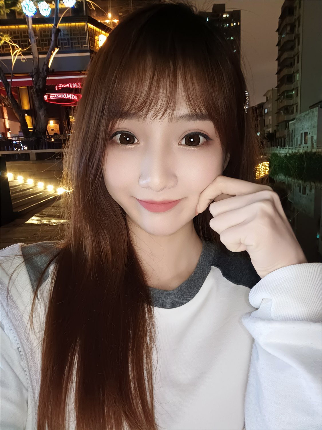 如今用智能手机自拍还要挑环境vivos9率先解决这项痛点