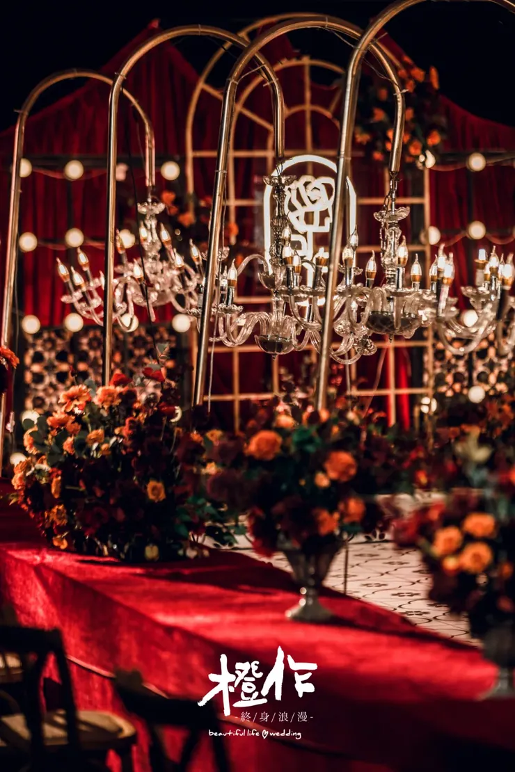 突显出摩登时代优雅与经典的复古风婚礼尽显纯粹的高级美感