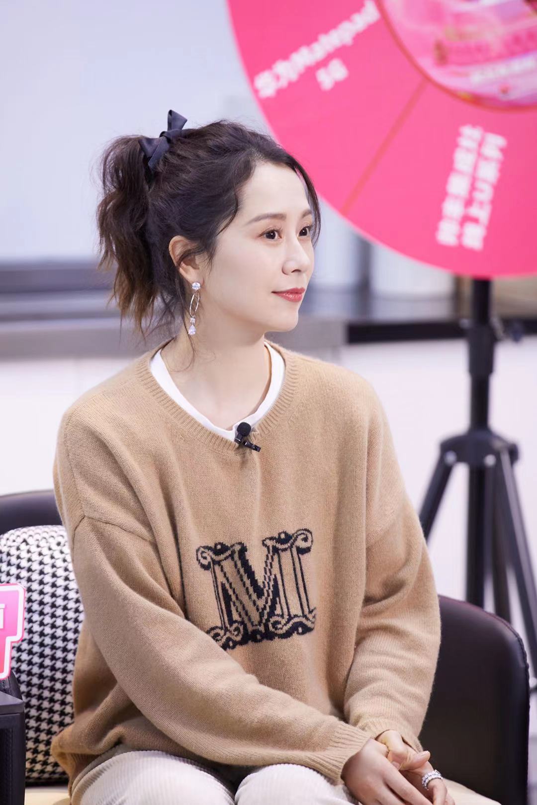 学海清穿针织衫搭配阔腿裤,轻松穿出体面高级感|海清|阔腿裤|针织衫