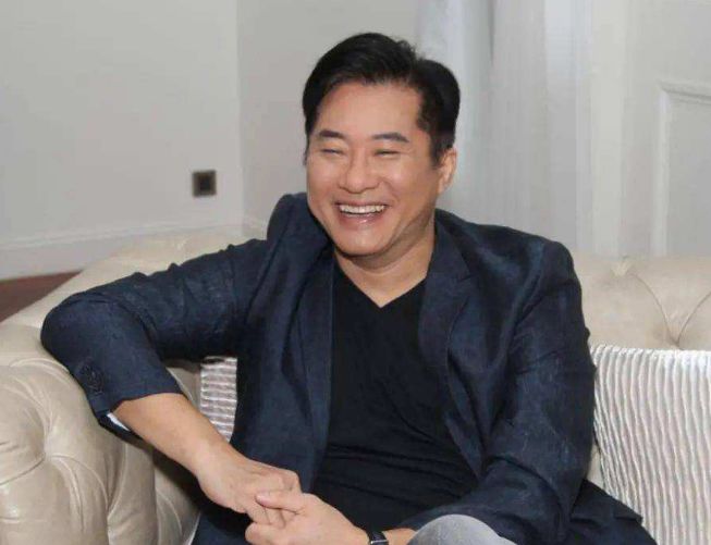 大叔,完全看不出以前那个帅气逼人的样子了,原来那个邵仲衡已经消失了