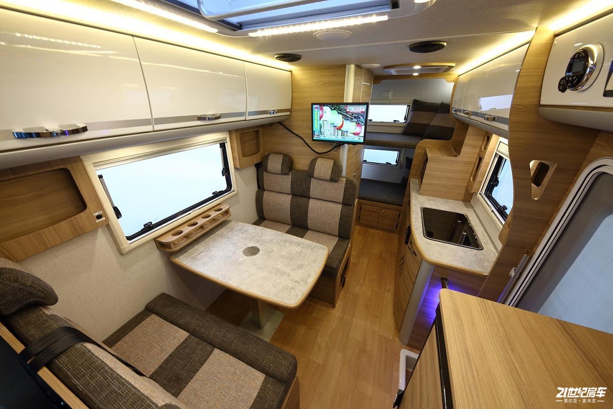 丰田平头房车见过么2驱4驱可选睡6人还带全尺寸厨房