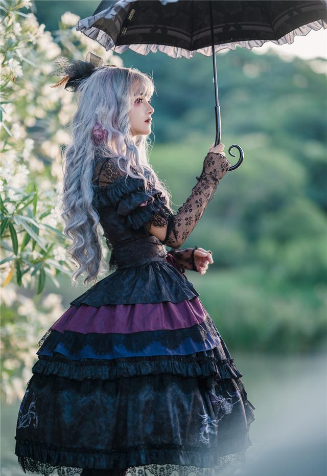 黑甜系洛丽塔服饰自带独特甜酷属性lo娘化身小魔女