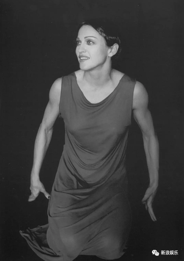 这个时候,麦当娜已经年过40.虽然年纪上来了,但她健身的脚步依然没停.