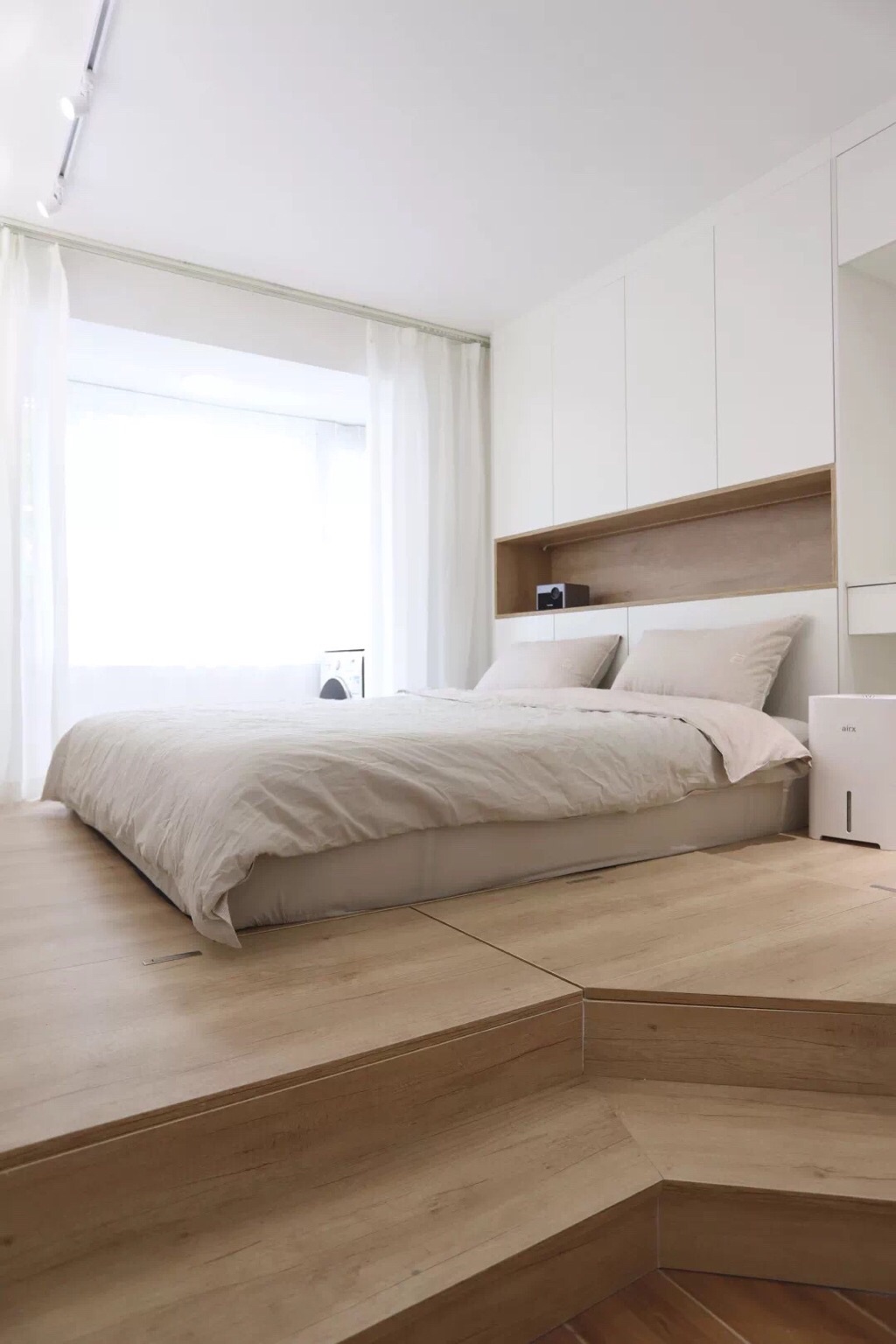 38㎡婚房,卧室不买床直接做个地台,入住后才知明智