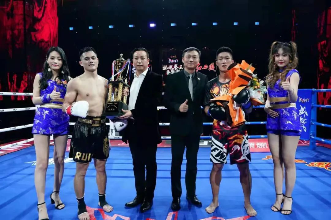 争议之战后双方首发声魏锐终于承认被击倒刘威称自己有优势