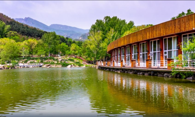 北京怀柔喇叭沟门闲云山房度假村各具特色的石头屋木屋别墅