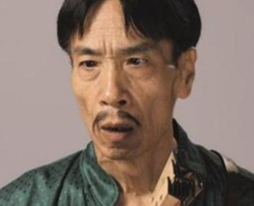 他48岁辞职当群演因汉奸角色而走红却因演得太像被人打