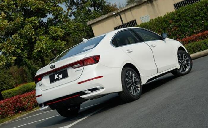 比如说,2020年推出的全新换代起亚k5(配置|询价),在刚推出之际,也是被