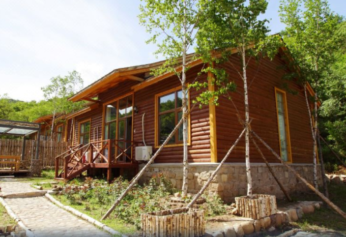 北京怀柔喇叭沟门闲云山房度假村各具特色的石头屋木屋别墅