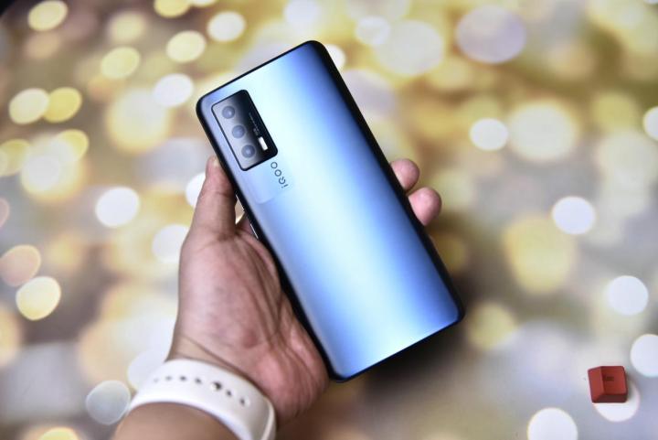 独立显示芯片！iQOO Neo5将电竞基因专业传承！