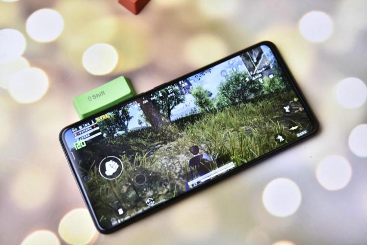 独立显示芯片！iQOO Neo5将电竞基因专业传承！