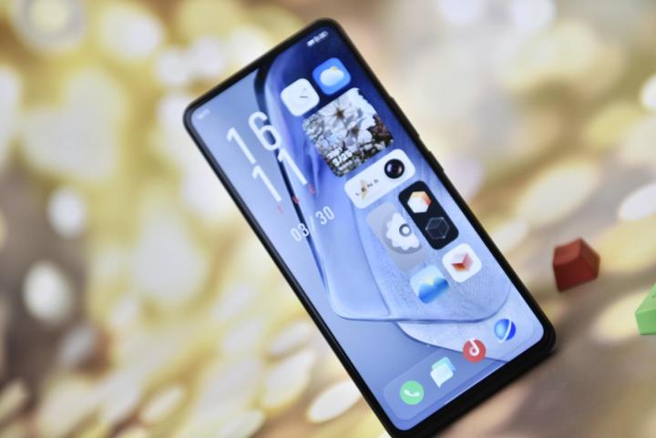 独立显示芯片！iQOO Neo5将电竞基因专业传承！