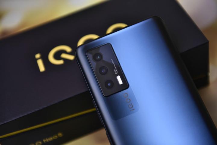 独立显示芯片！iQOO Neo5将电竞基因专业传承！