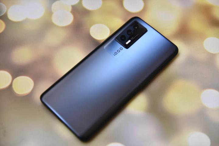 独立显示芯片！iQOO Neo5将电竞基因专业传承！