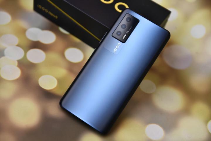 独立显示芯片！iQOO Neo5将电竞基因专业传承！