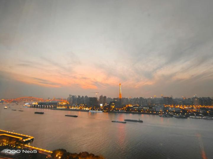 独立显示芯片！iQOO Neo5将电竞基因专业传承！