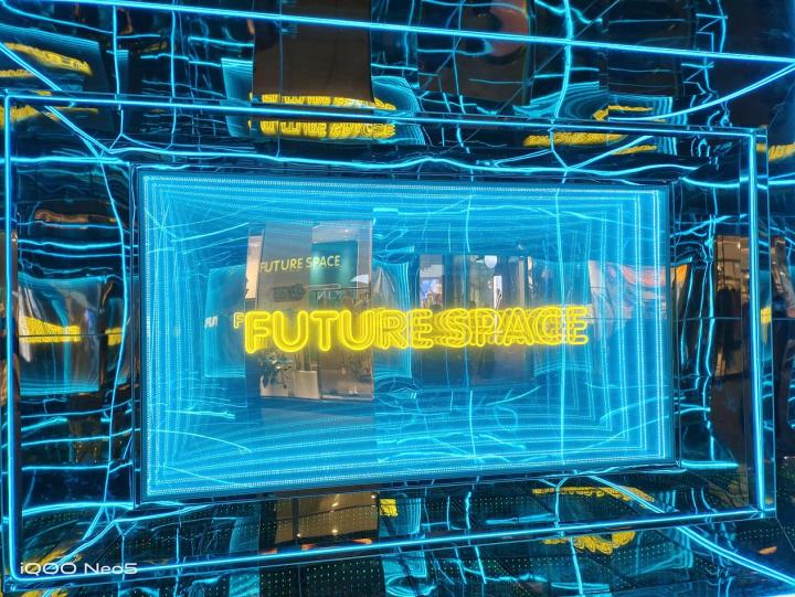 独立显示芯片！iQOO Neo5将电竞基因专业传承！