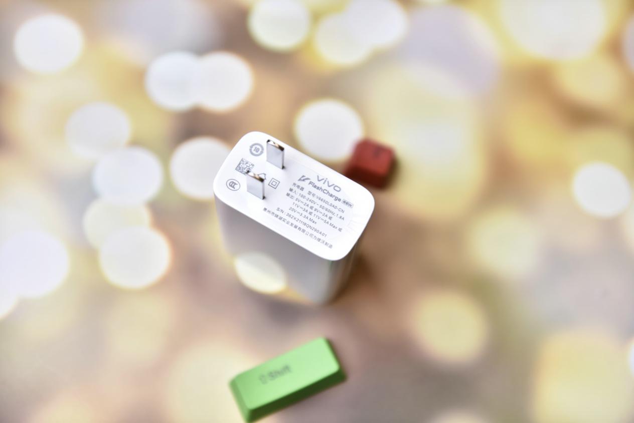 独立显示芯片！iQOO Neo5将电竞基因专业传承！