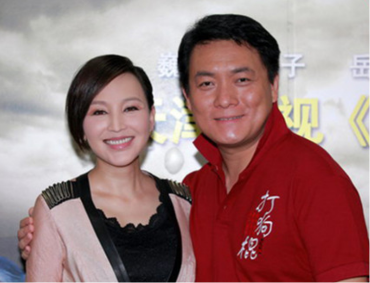 19岁与导演私奔,在六平米地下室连生3胎,被丈夫用7部剧捧红|岳丽娜