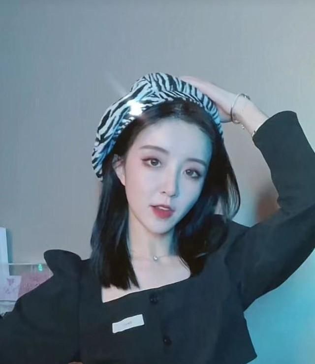 网红莉哥还清2亿债务后回归,明明依然面带微笑