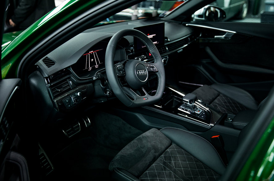 奥迪rs4avant激进派也需要隐形车衣来保护