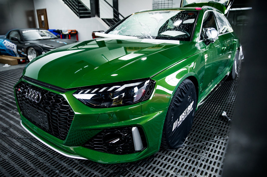 奥迪rs4avant激进派也需要隐形车衣来保护