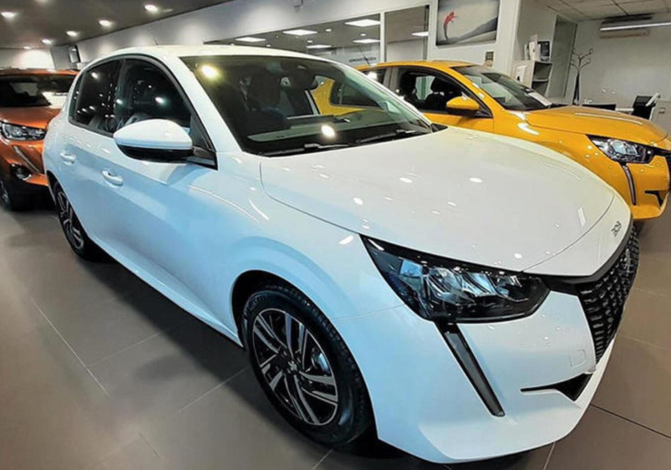 标致全新208实拍 精致的两厢小车