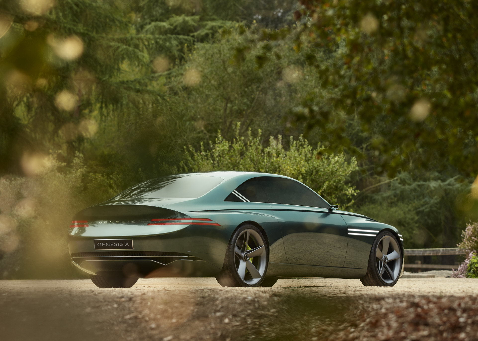 捷尼赛斯推出全新中大型双门轿跑电动概念车-新浪汽车